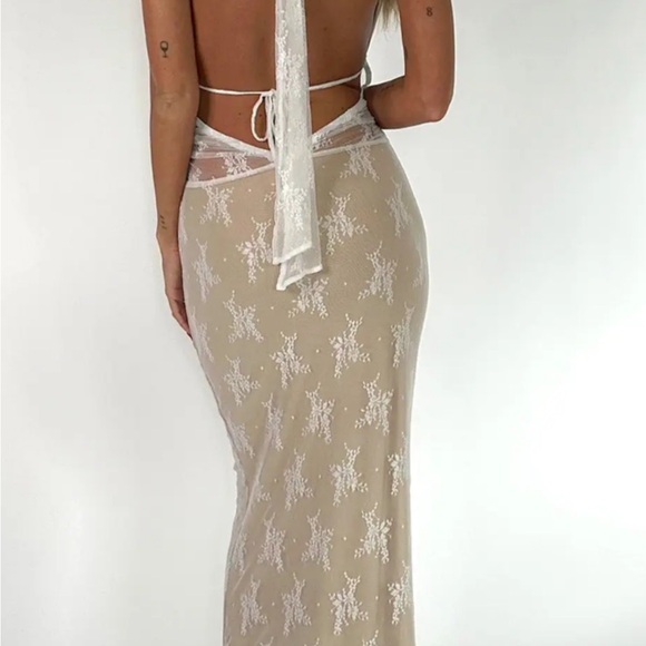 LENORA LACE DRESS. - Picture 2 of 13